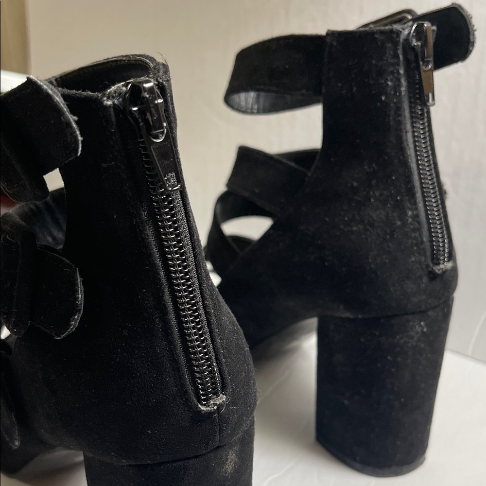 Chinese Laundry Women’s Black velvet Multi-Strap Heels size 6.5 - Picture 13 of 16